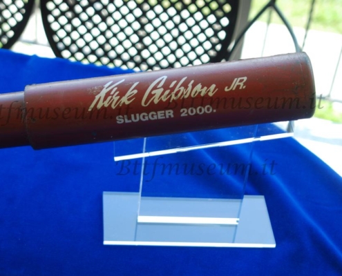 griffs_stunt_baseball_bat_02