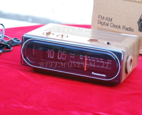 martys_panasonic_alarm_clock_03
