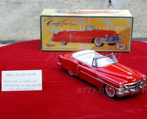docs_cadillac_toy_car_02