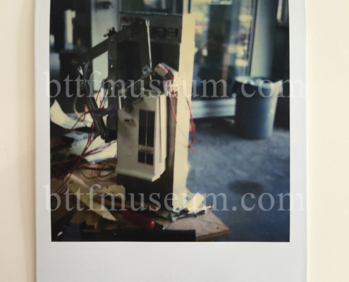 einsteins_food_dispenser_art_and_photos_07